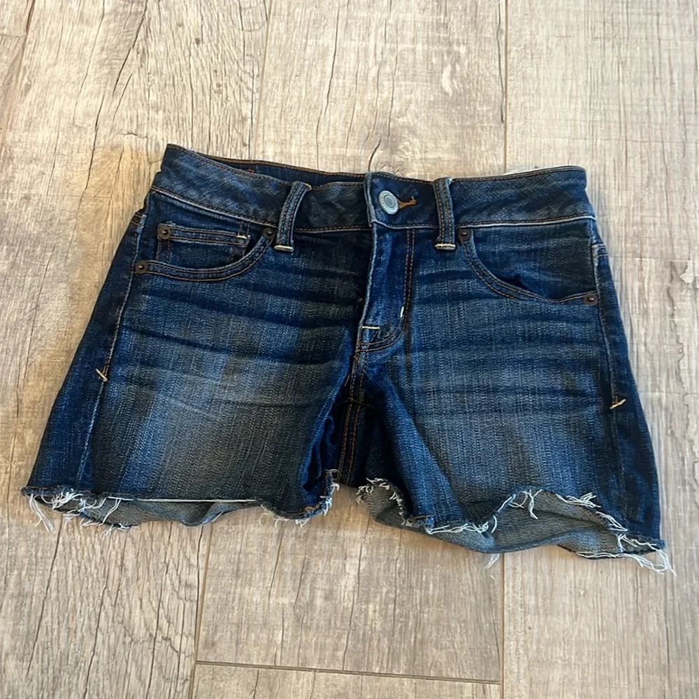 American Eagle Super Stretch Jean Shorts Women’s‎ Size 0 Dark Wash